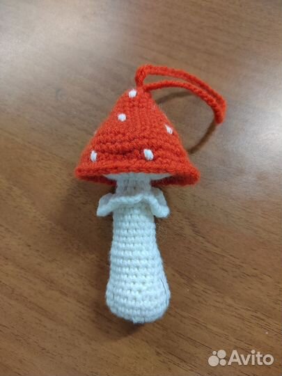 Вязаный брелок и подвес на сумку