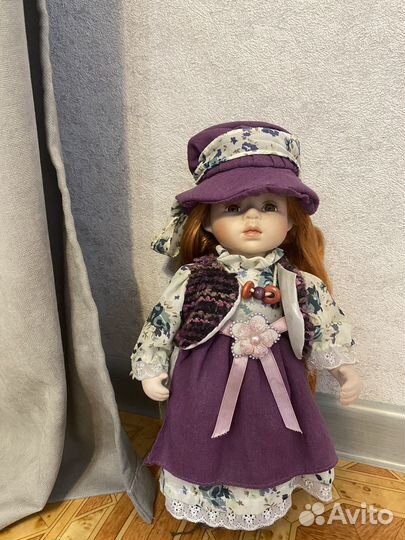Кукла фарфоровая
