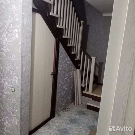 Обшивка/облицовка лестниц деревом