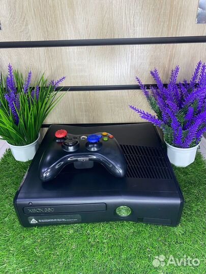 Xbox360s 320gb + игры