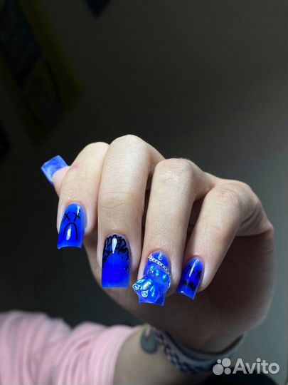 Модель на маникюр