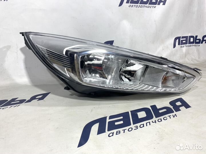 Фара Ford Focus 3 (15) правая хром