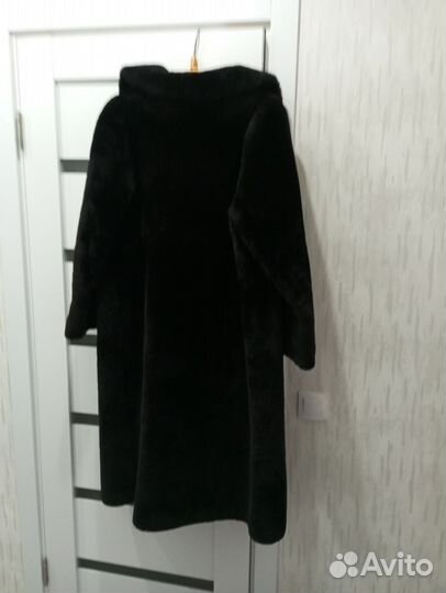 Шуба цигейковая черная, не тяжелая