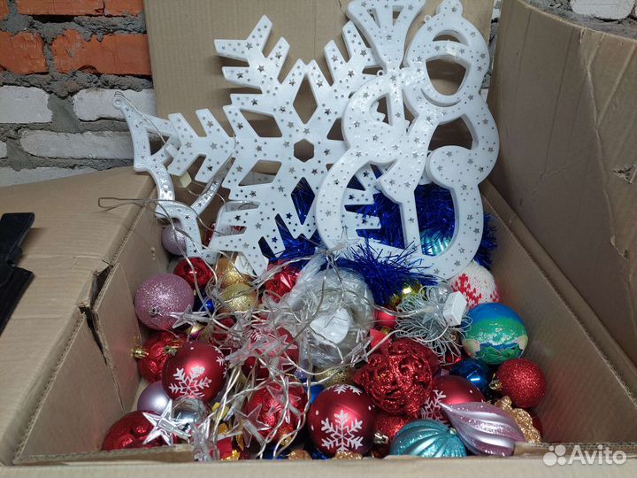 Новогодняя елка с игрушками