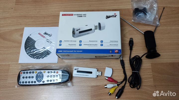 Тв-тюнер iconBIT TV-hunter Hybrid HD Stick U500 FM