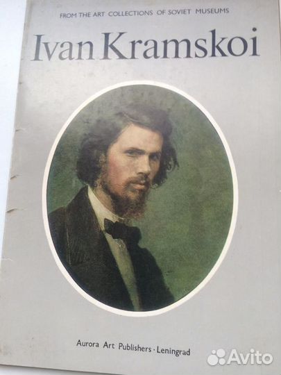 Антикварные и советского периода открытки и книги
