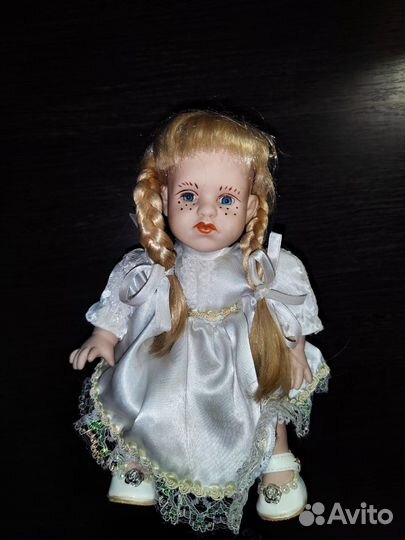 Кукла фарфоровая обижулька