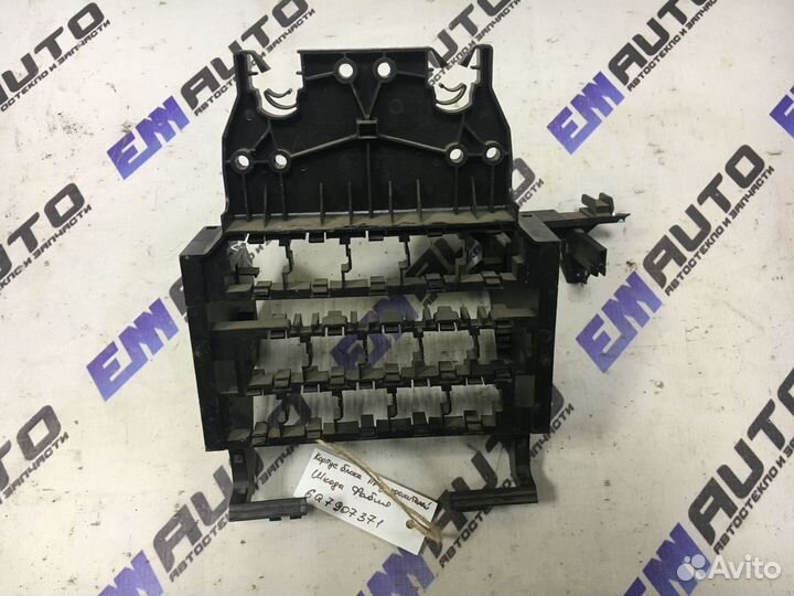 Корпус блока предохранителей Шкода Фабия 2
