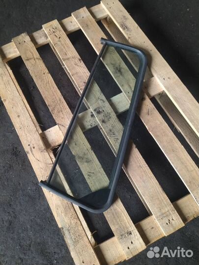 Стекло двери передней правой DAF XF 105 2010