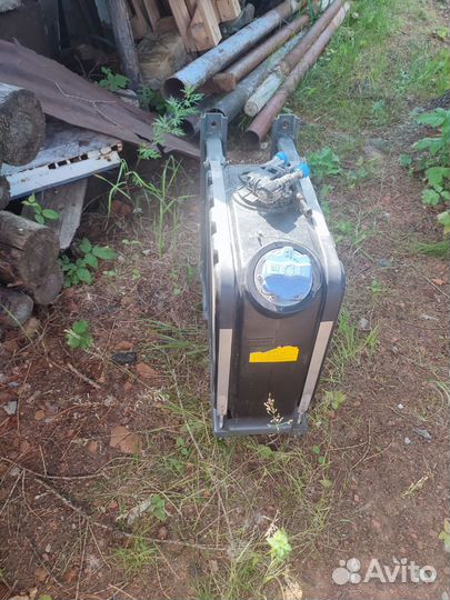 Насос, бак, кронштейн мочевины в сборе на sitrak