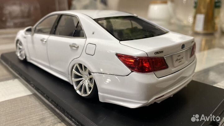 Toyota Crown Hibrid 1/24 Модель