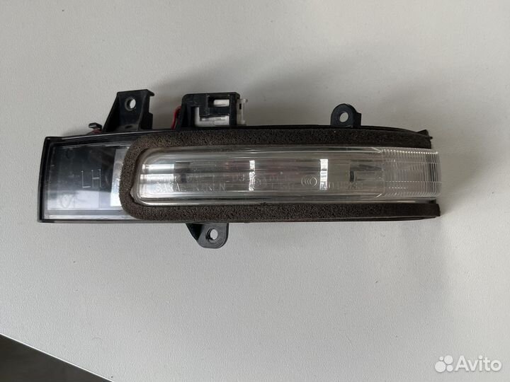 Повторитель поворота в зеркало левый