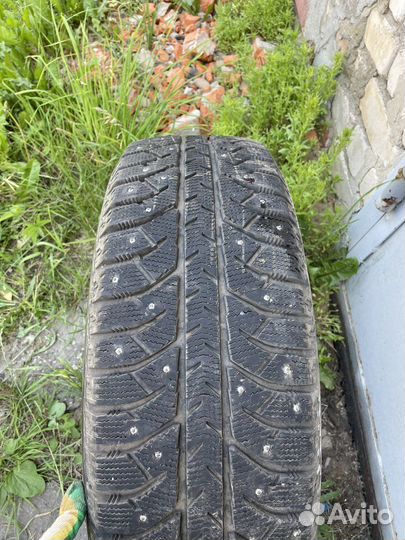 Bridgestone Ice Cruiser 7000 235/65 R17