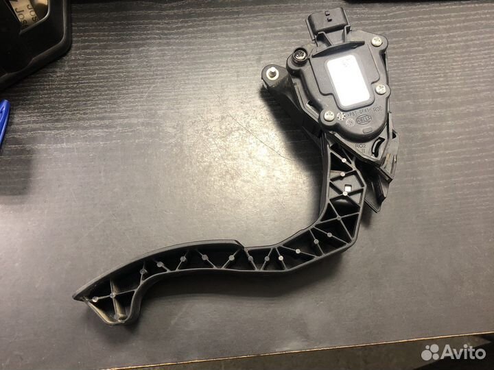 Педаль газа Renault Logan 2 180022703R