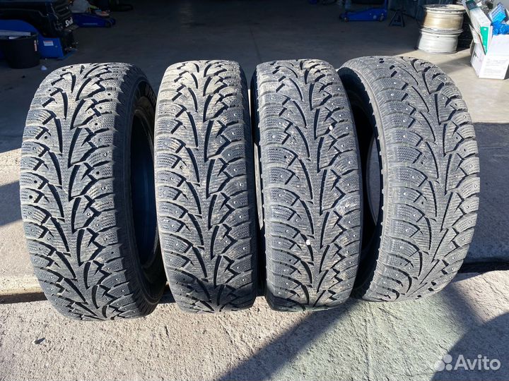 Hankook Winter I'Pike 215/65 R17 98T