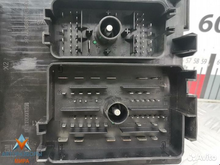 Блок предохранителей Opel Astra H/Family рест