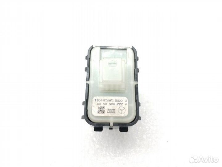 Кнопка открывания багажника передняя правая