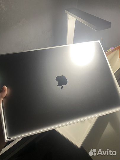 Apple MacBook air 13-inch 2020 m1 8gb 256 ssd