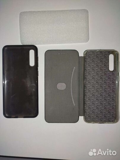 Продам 2 чехла на Самсунг Гэлакси А-50