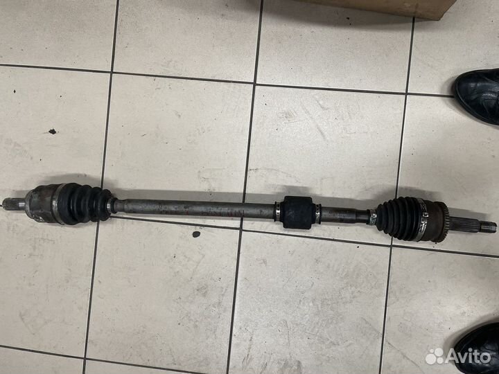 Полуось привод правый Kia Rio 3 495011R010