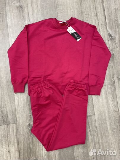 Новый спортивный костюм / комплект S