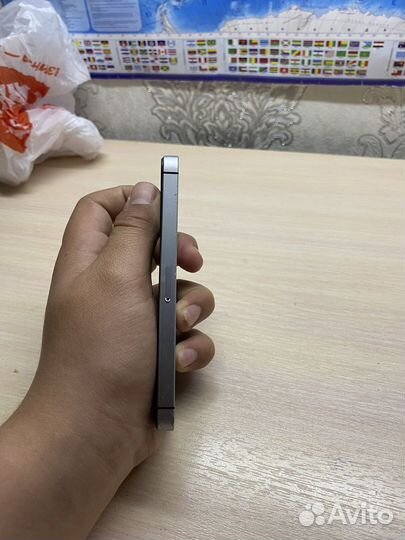 iPhone SE, 32 ГБ