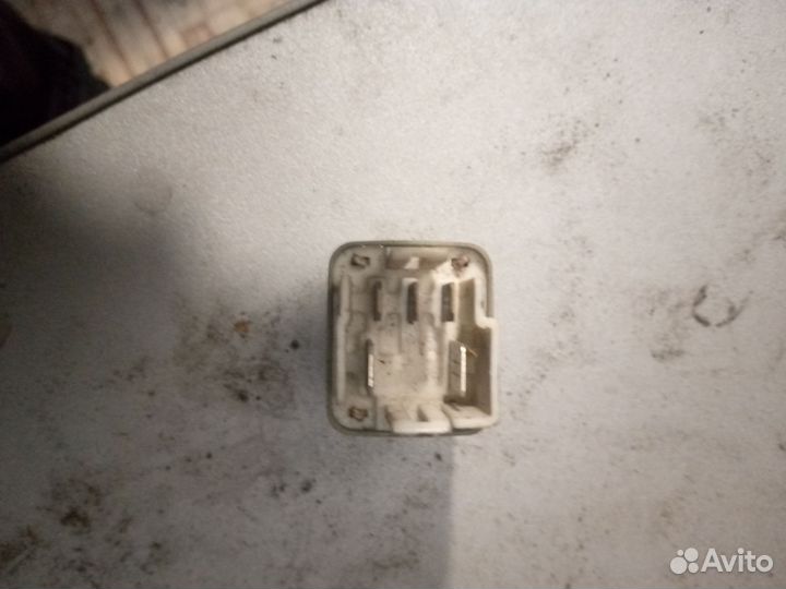 Реле включения вентилятора Toyota85925-17010