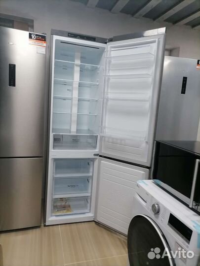 Новый холодильник серый LG no frost 2 метра