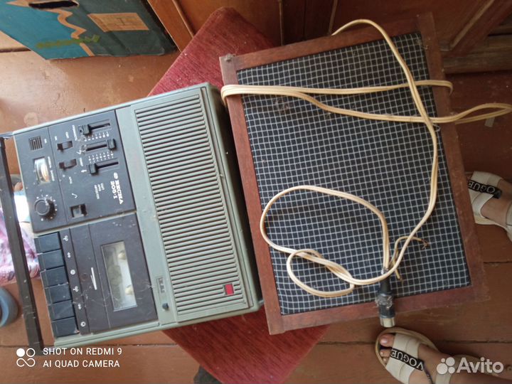 Колонка, проигрыватель, радиоприемник