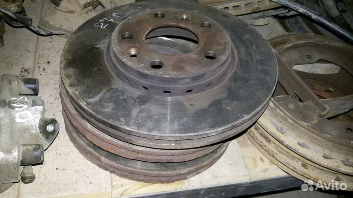 Суппорт Передний правый Renault Duster 4wd