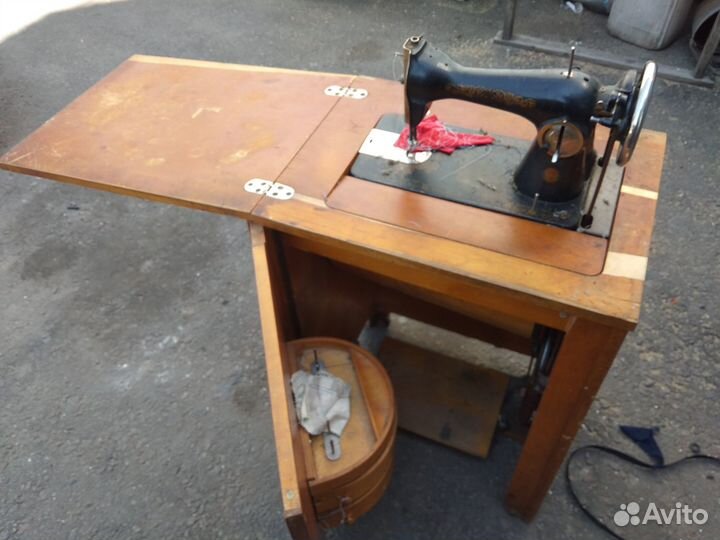 Швейная машинка подольская с тумбой