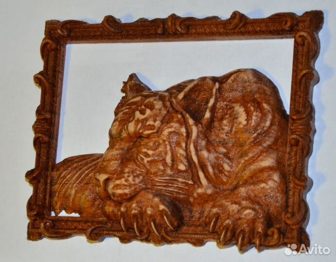Резное панно из дерева 