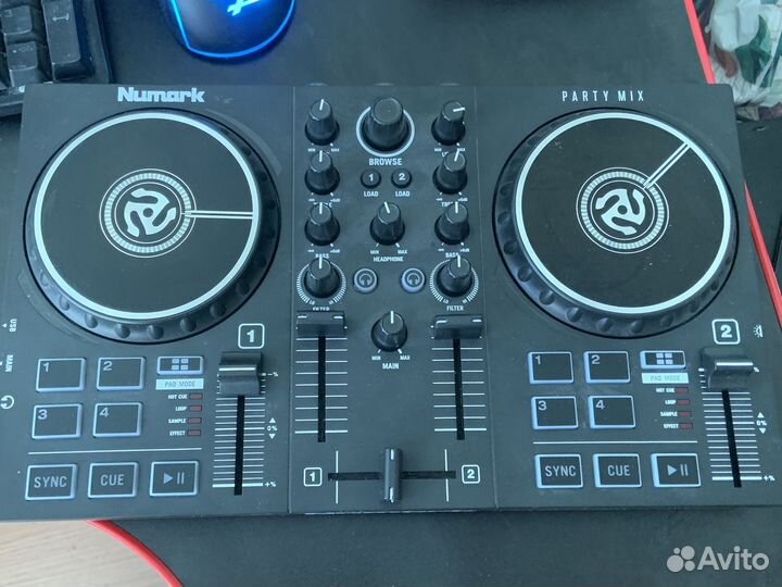 Диджейский пульт