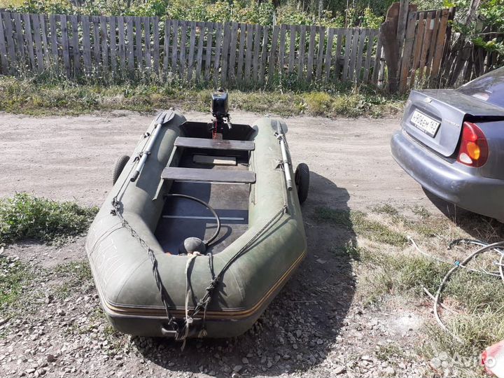 Надувная лодка с мотором