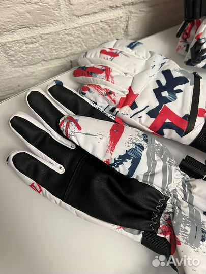 Перчатки для горных лыж или сноуборда