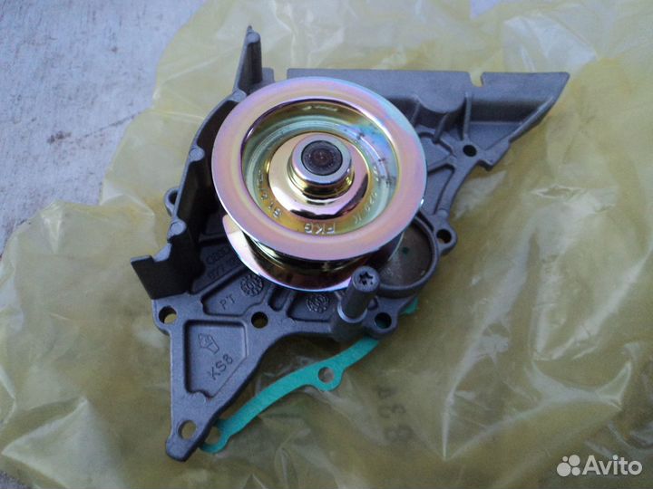 Водяной насос Audi A6 C4 VAG 077121004FX