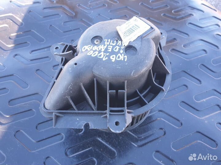 Моторчик отопителя печки Peugeot 406 Пежо 659963H