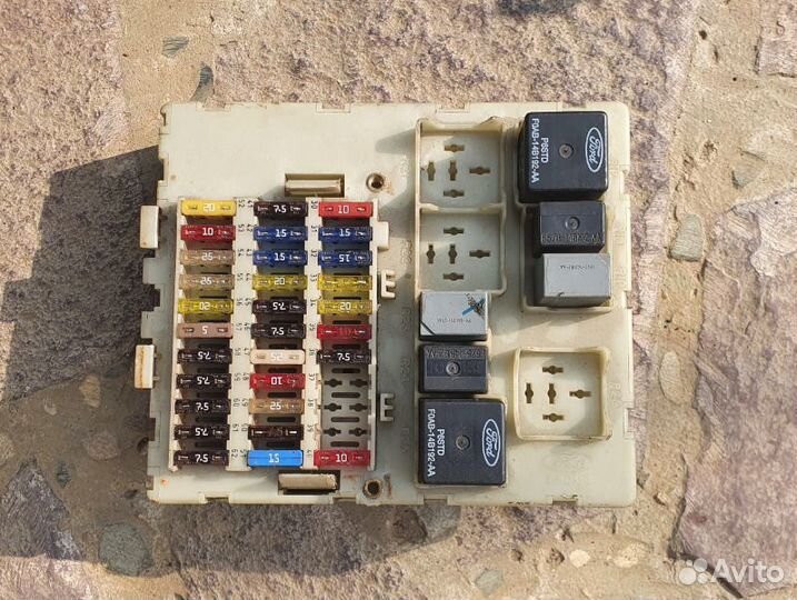 Блок предохранителей салона Форд Фокус 1 Focus 1