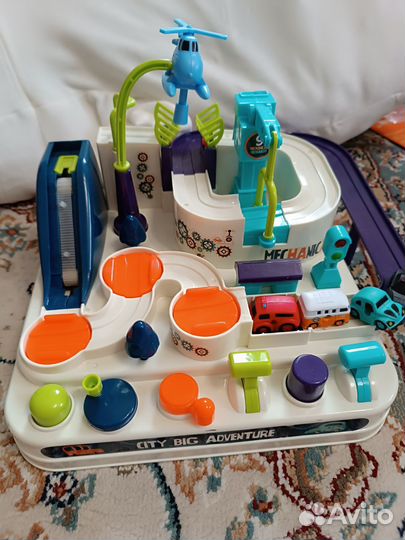 Механический трек, машинки