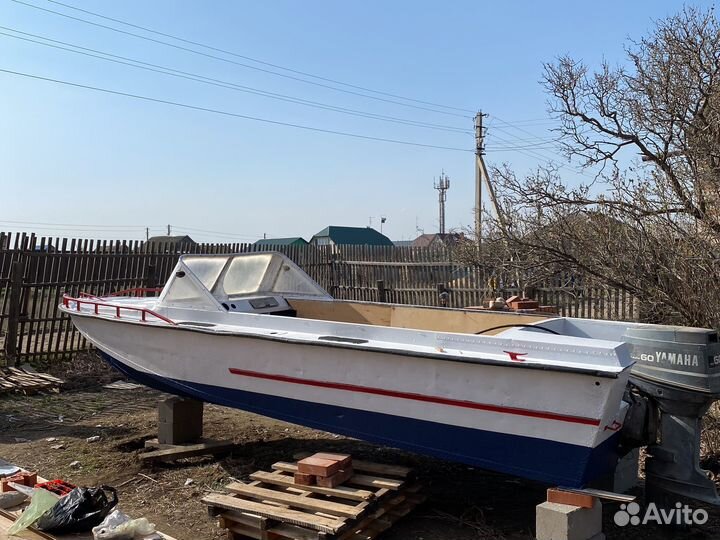 Катер амур с подвсным матором ямаха 2тактный