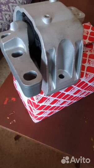 Подушка двигателя Volkswagen golf