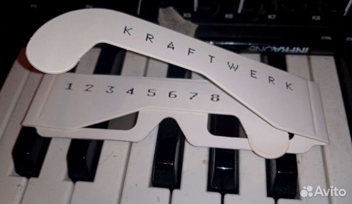 Автограф Ральфа Хюттера, группа Kraftwerk и очки