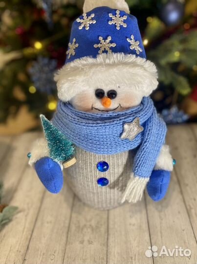 Снеговик под елку