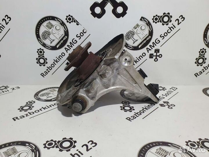 Кулак задний левый и правый BMW E70 E71 F15 F16