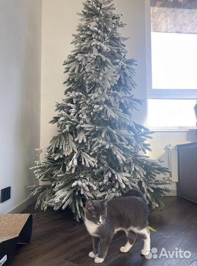Ель литая заснеженная 210см гирлянда в подарок