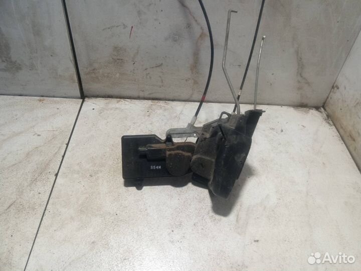 Замок двери передней левой Mazda 6 GG 2005