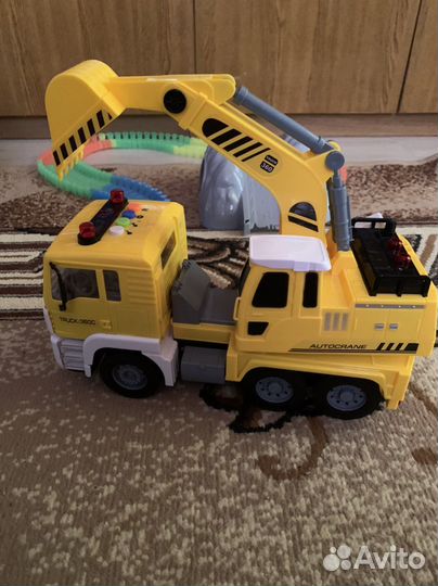 Экскаватор игрушка
