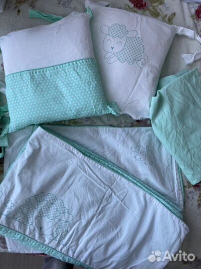 Бортики и комплект постельного белья в детскую кро