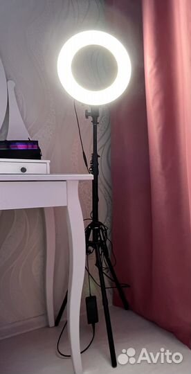 Кольцевая лампа со штативом