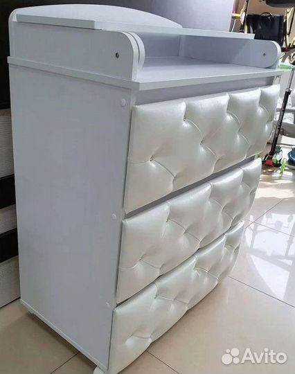 Детская кроватка и комод